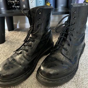 Dr Martens skull pattern black boots, GUC, Size 8